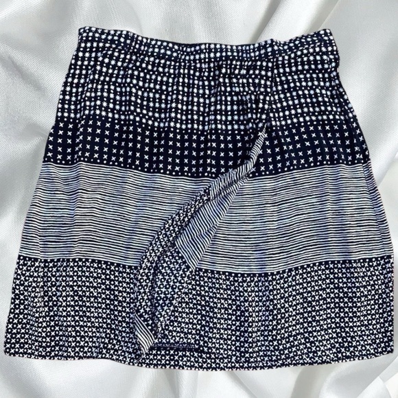 Ann Taylor LOFT patterned wrap style A line mini skirt - Picture 1 of 5